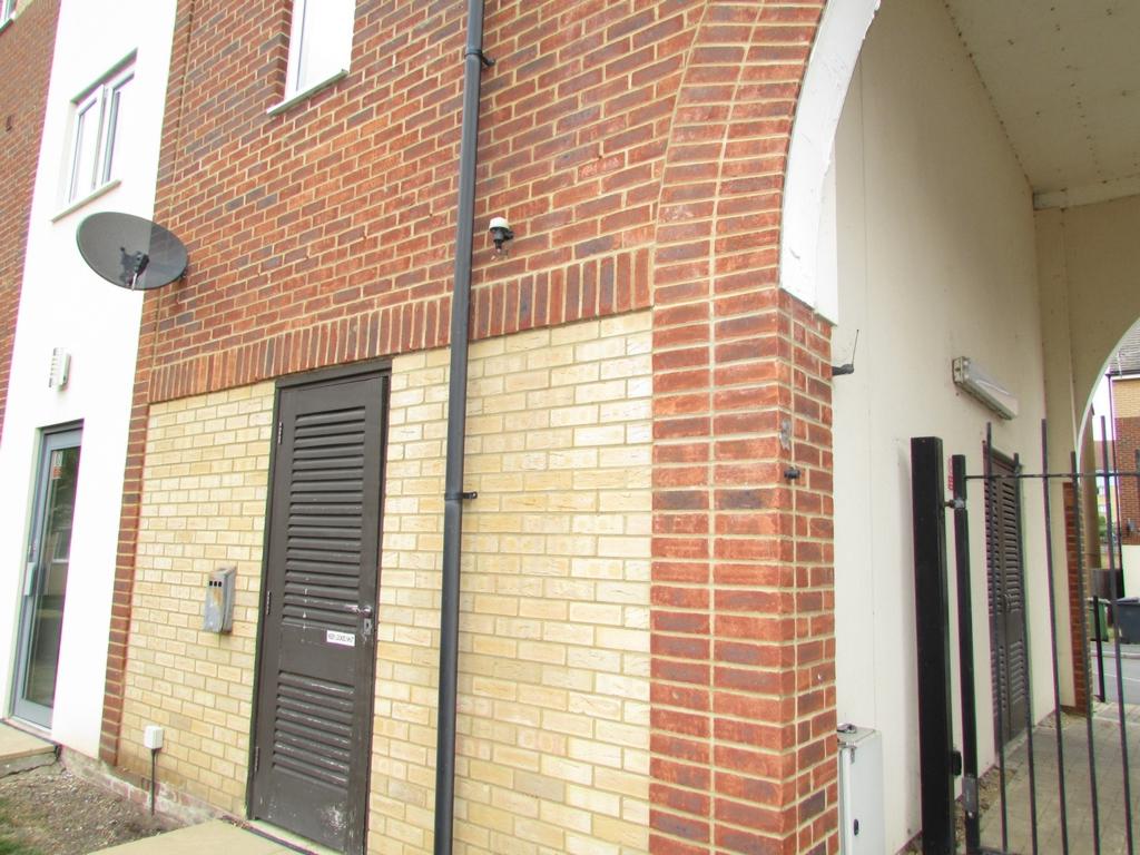 Bin store