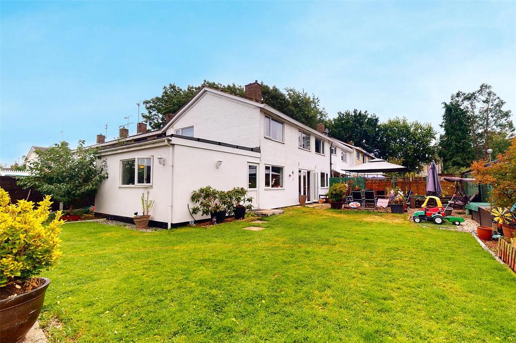 Gay Links, Basildon, SS14 4 bed terraced house for sale £325,000