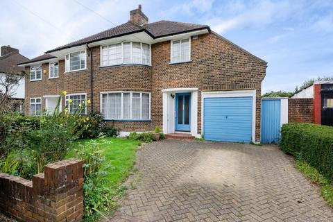 8 Thistledene, Thames Ditton, KT7 0YJ