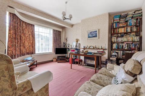 8 Thistledene, Thames Ditton, KT7 0YJ