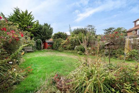 8 Thistledene, Thames Ditton, KT7 0YJ