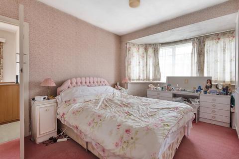 8 Thistledene, Thames Ditton, KT7 0YJ