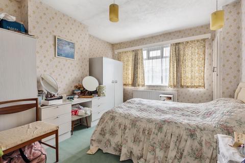8 Thistledene, Thames Ditton, KT7 0YJ