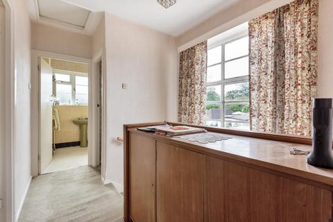 8 Thistledene, Thames Ditton, KT7 0YJ