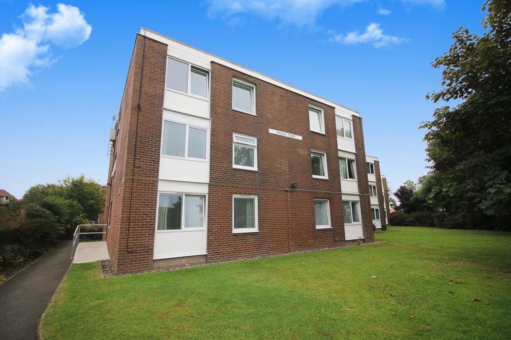 Rossall Court, Fleetwood, FY7 1 bed flat £57,000