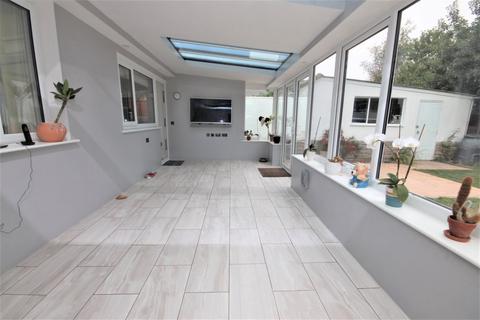 10 Cannon Close, Broadstone, BH18 8HP