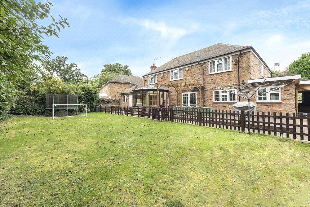 Romsey Drive, Farnham Common... 6 bed detached house - £1,385,000