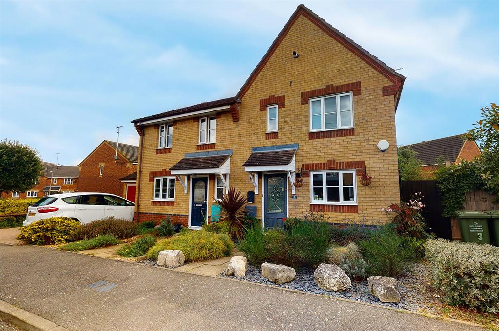 Warren Drive, Basildon, SS14 3 bed semidetached house for sale £335,000