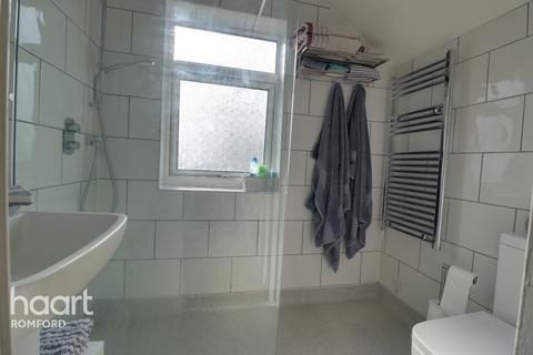 31 Drummond Road, Romford, RM7 7EJ