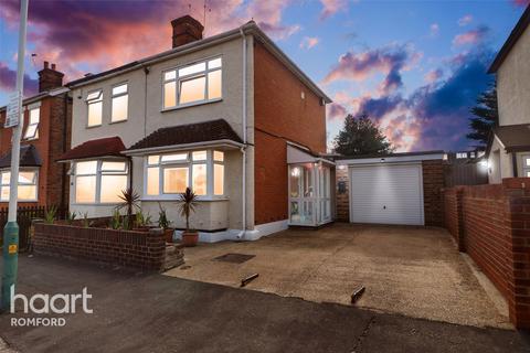 31 Drummond Road, Romford, RM7 7EJ