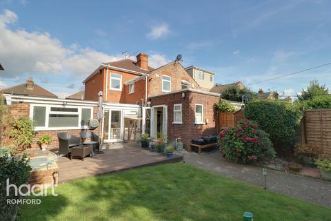 31 Drummond Road, Romford, RM7 7EJ