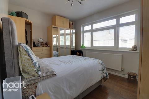 31 Drummond Road, Romford, RM7 7EJ