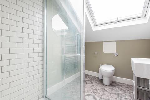 59 Avarn Road, London, SW17 9HB