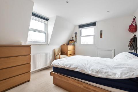 59 Avarn Road, London, SW17 9HB