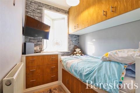 8 Fontayne Avenue, Rainham, RM13 7TH