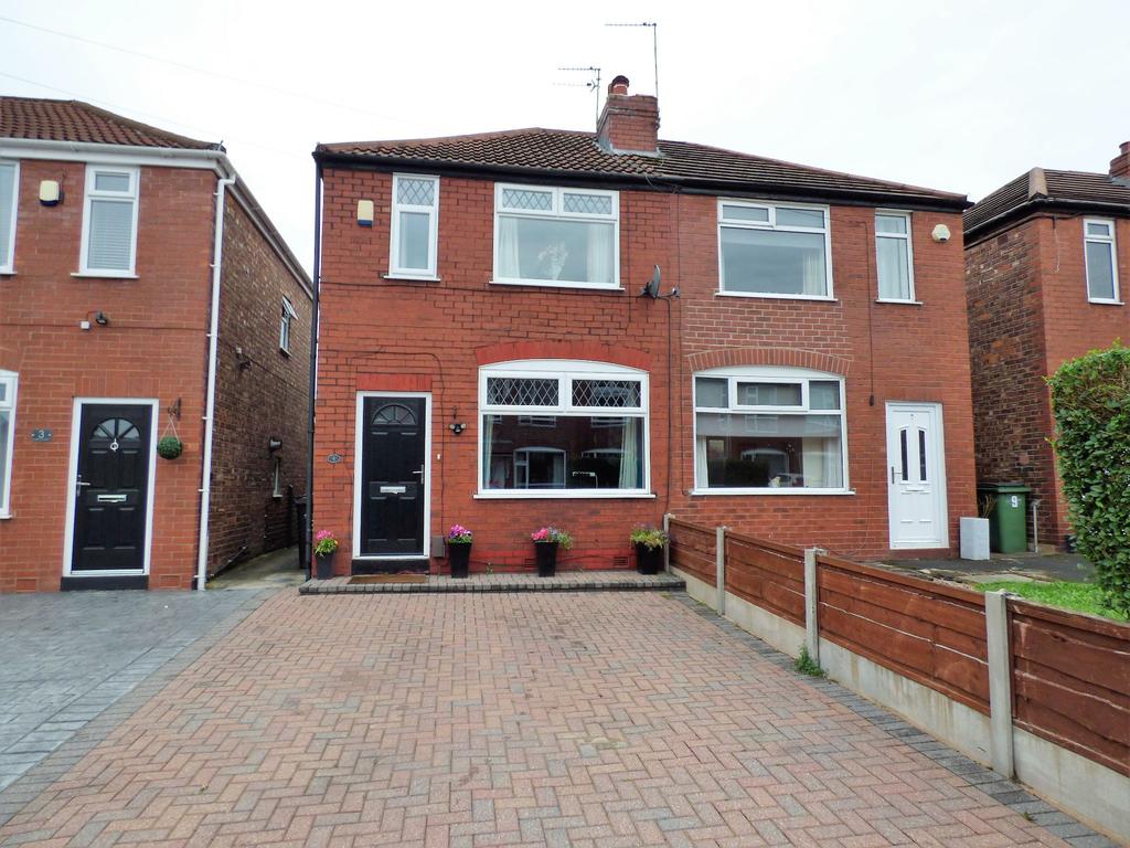 Hartland Close, Offerton, Stockport, SK2 2 bed semidetached house £235,000