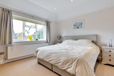 58 Openview, London, SW18 3PD