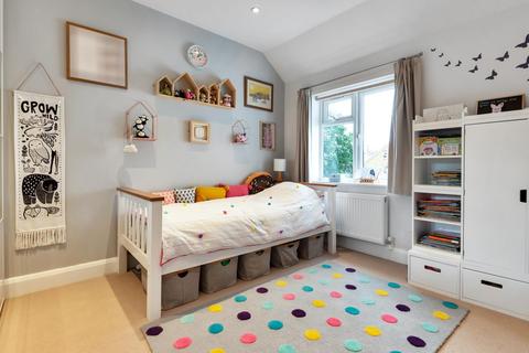 58 Openview, London, SW18 3PD