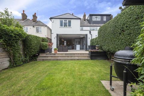 58 Openview, London, SW18 3PD