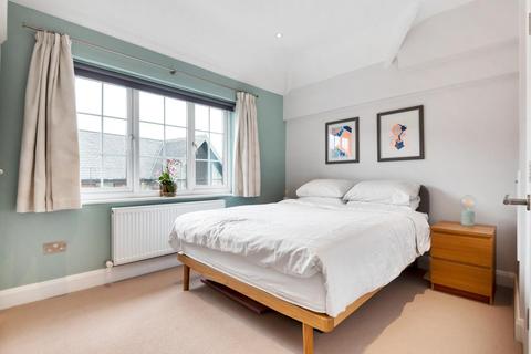 58 Openview, London, SW18 3PD