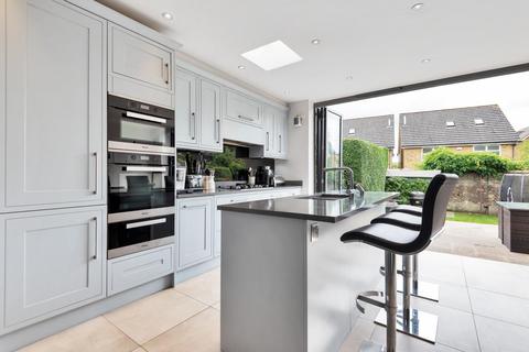 58 Openview, London, SW18 3PD