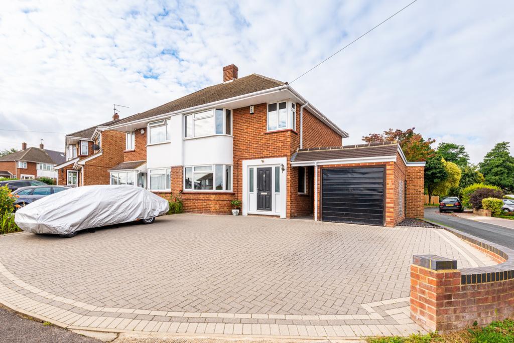Leyton Avenue, Gillingham, Kent, ME7 4 bed semidetached house £425,000