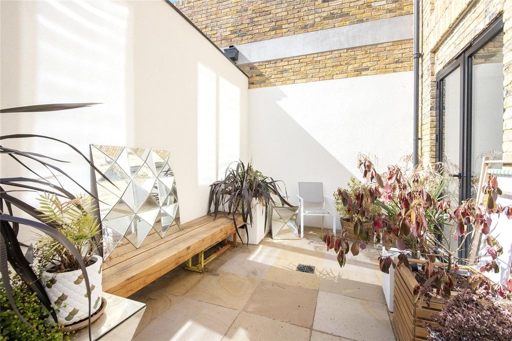 St Donatts Road, New Cross, SE14 2 bed apartment £550,000