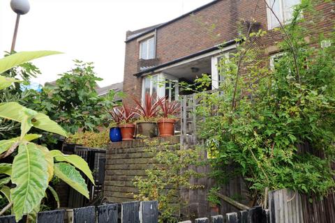 1 bedroom flat to rent, Charteris Road, London