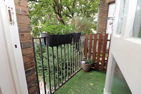 1 bedroom flat to rent, Charteris Road, London