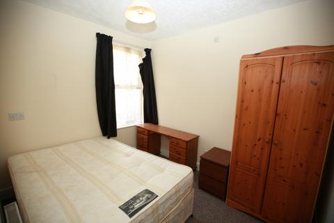 2 bedroom flat to rent, Chingford Road , E17