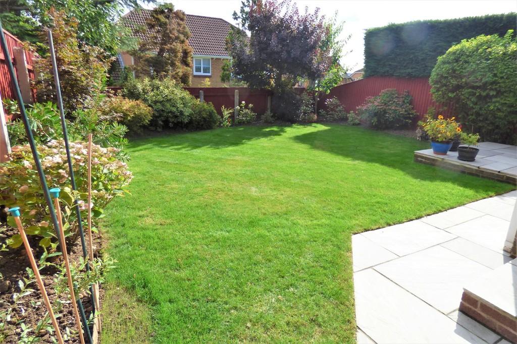 Sorrel Gardens, Broadstone 3 bed detached house £475,000