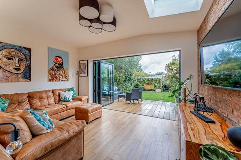 37 Wellesley Road, London, E11 2HG