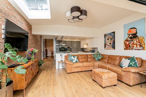 37 Wellesley Road, London, E11 2HG