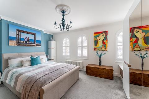 37 Wellesley Road, London, E11 2HG