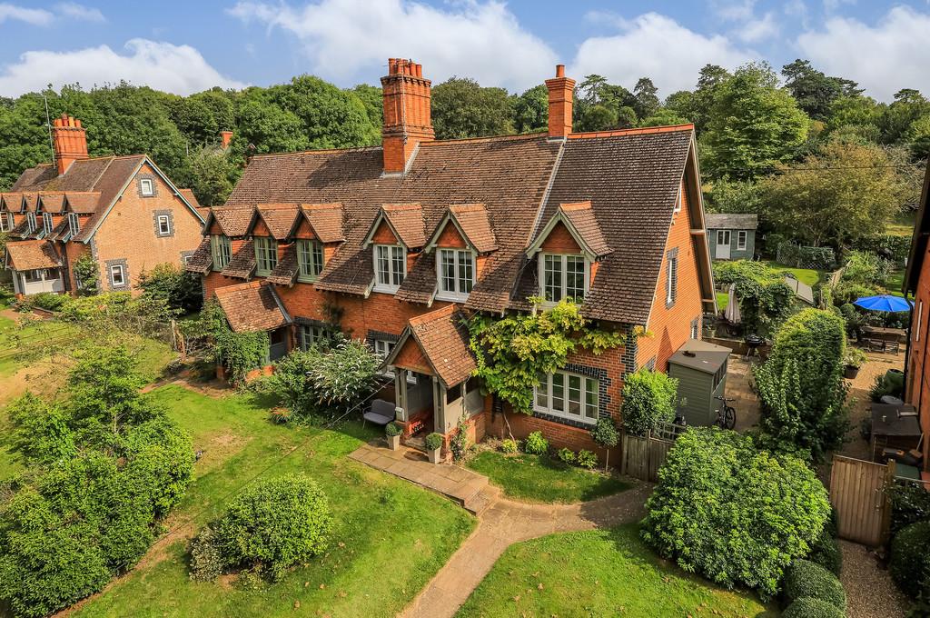 Laverstoke Lane, Laverstoke 4 bed semidetached house £685,000