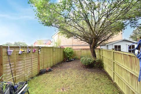 15 Barry Square, Bracknell, RG12 7FF