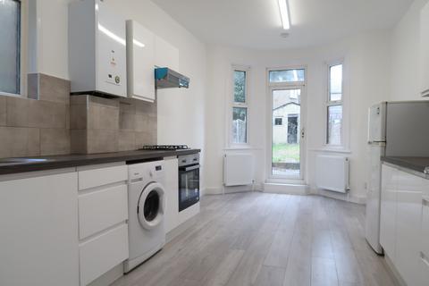 4 bedroom terraced house to rent, Elmhurst Road, London N17