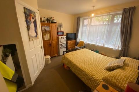 1 bedroom in a house share to rent, Robin Grove, Room DFX