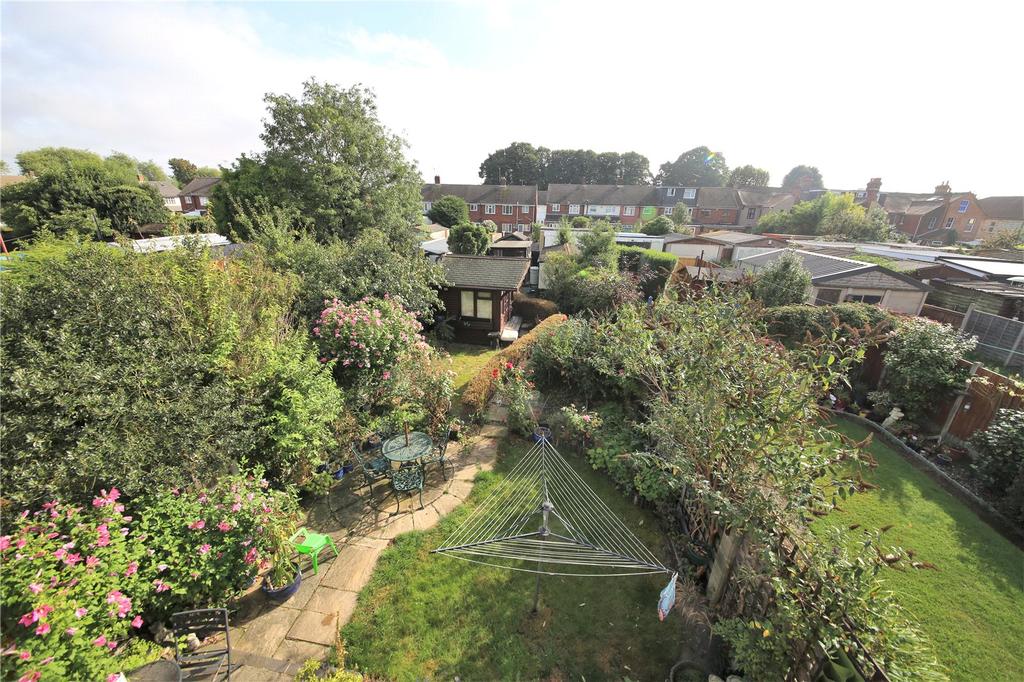 Kingsman Road, StanfordleHope, SS17 3 bed end of terrace house £365,000
