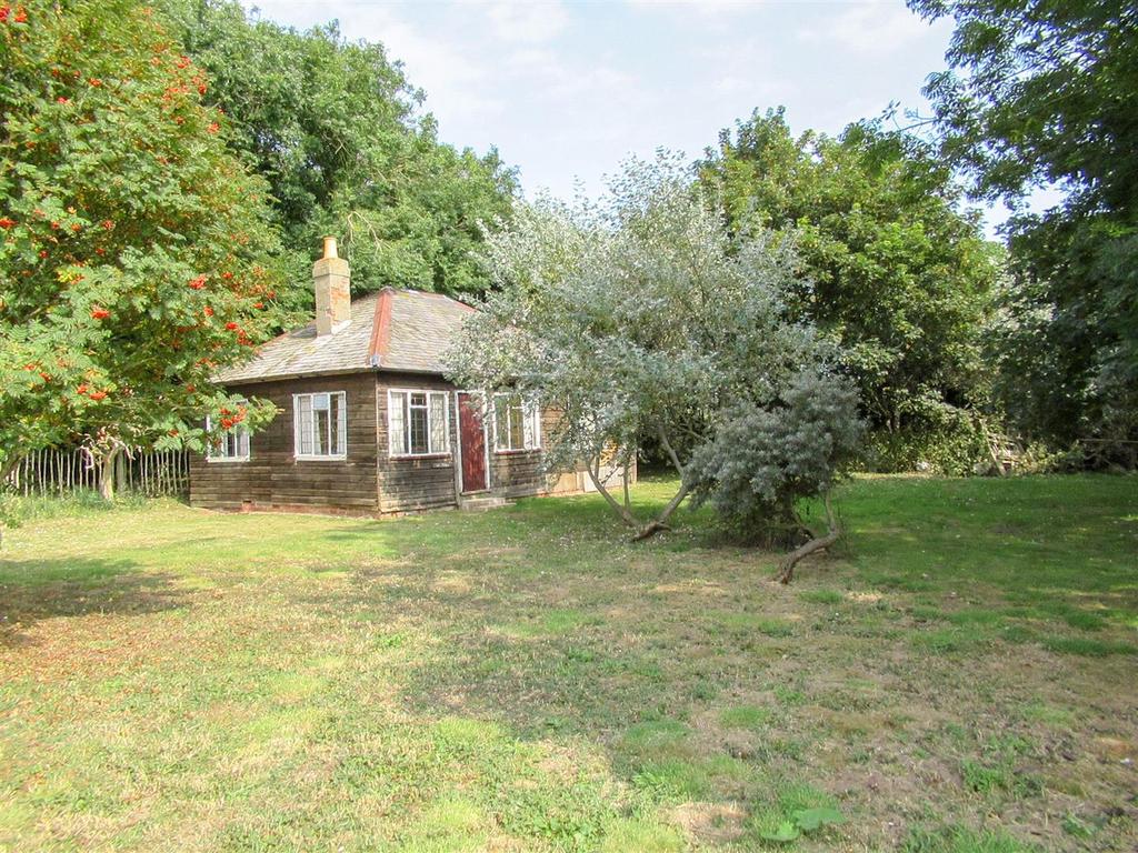 Sandy Lane, Anderby Creek, Skegness 2 bed detached bungalow £160,000
