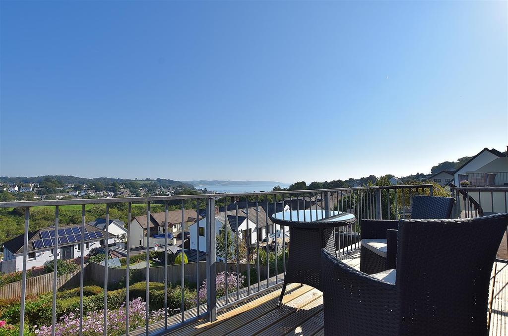 Lawnswood, Saundersfoot 3 bed detached house £400,000