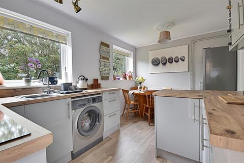 14 Gleneagles Close, Bexhill-on-sea, TN40 1UH