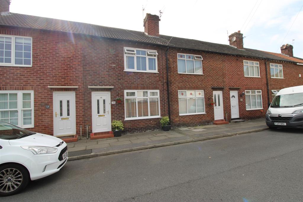Third Avenue, Crosby, Merseyside 2 bed terraced house £180,000