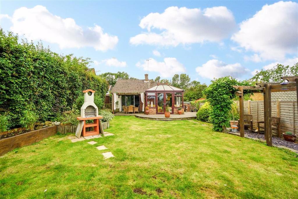 Maplehurst Road, St Leonardsonsea, East Sussex 2 bed detached