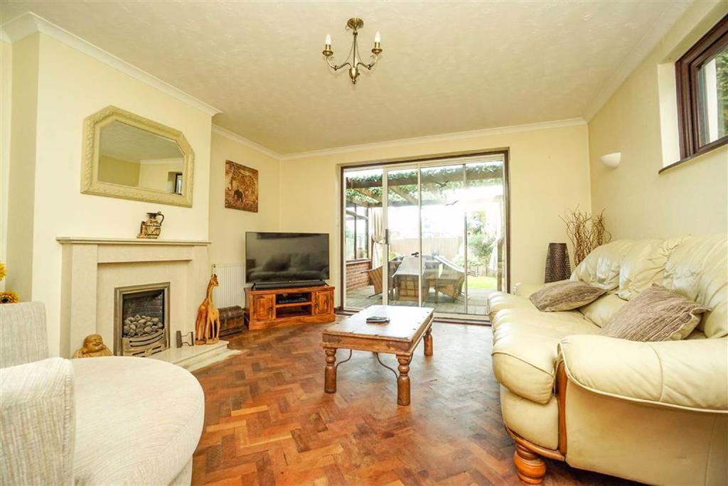Maplehurst Road, St Leonardsonsea, East Sussex 2 bed detached