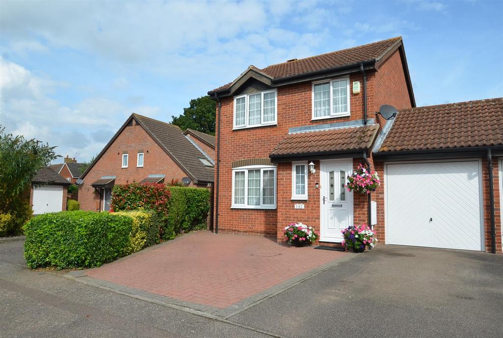 Elgar Drive, Shefford 3 bed detached house £385,000