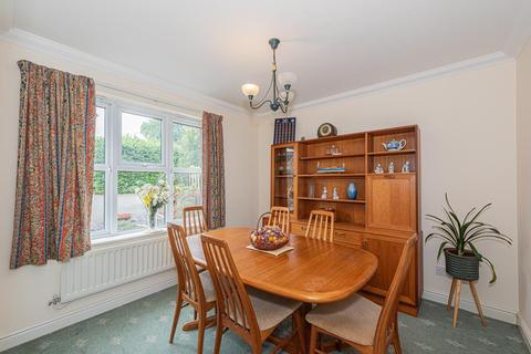 12 Nightingale Close, Epsom, KT19 7EH