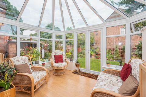 12 Nightingale Close, Epsom, KT19 7EH