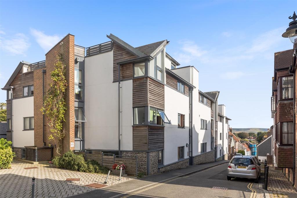 St. Nicholas Lane, Lewes 2 bed apartment £385,000