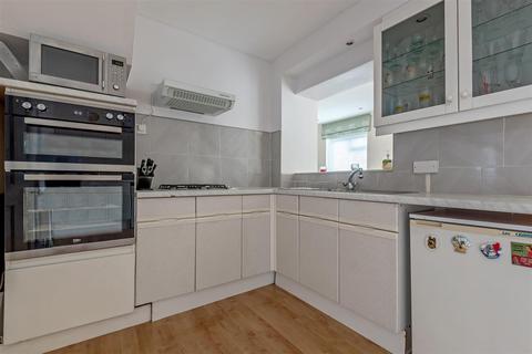 9 Dorchester Road, Worcester Park, KT4 8NW